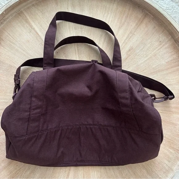 Nike Gym Duffel Bag – Burgundy – “Just Do It” Logo - Picture 2 of 3